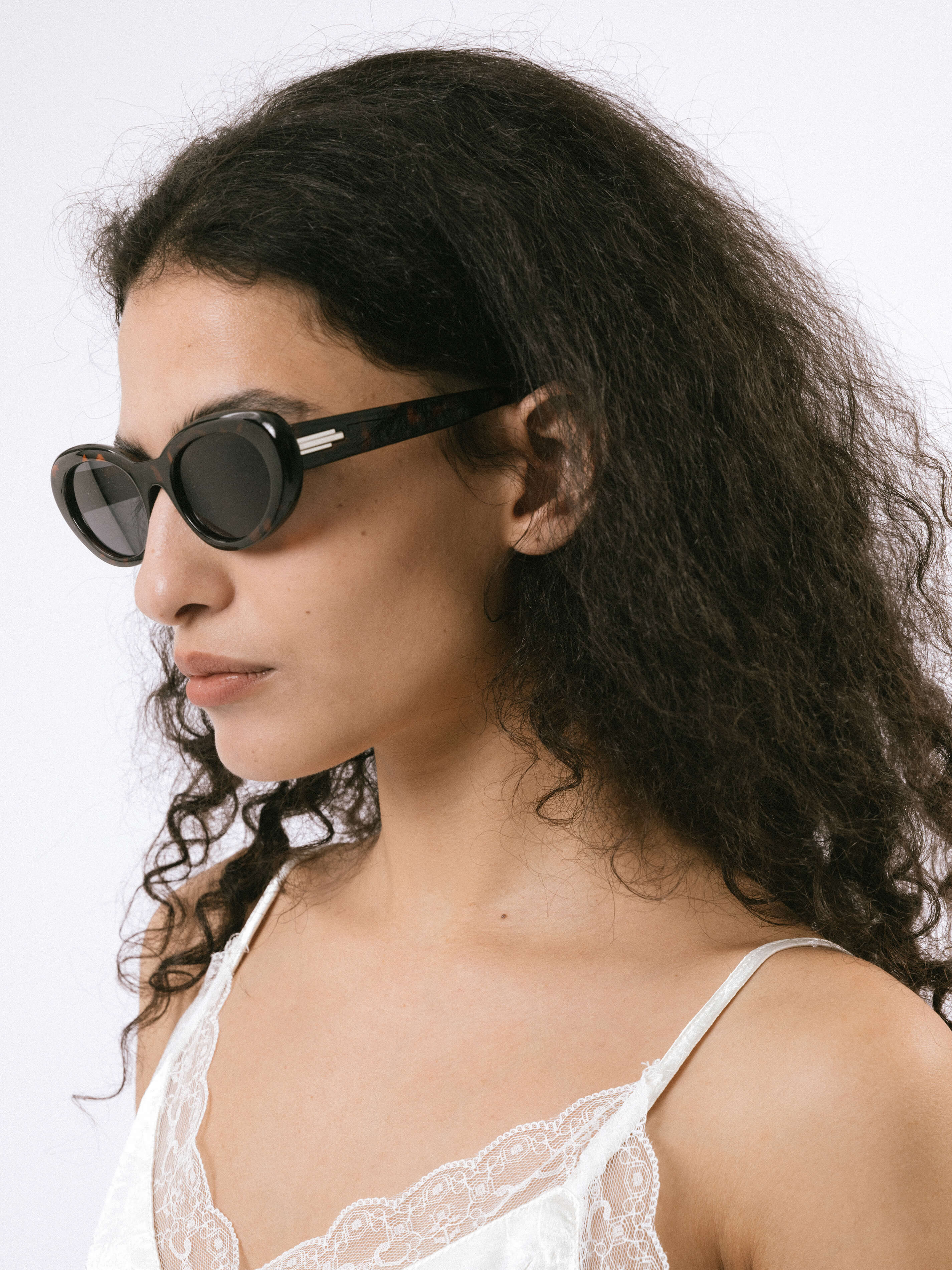 Cat-Eye Sunglasses - Image 5