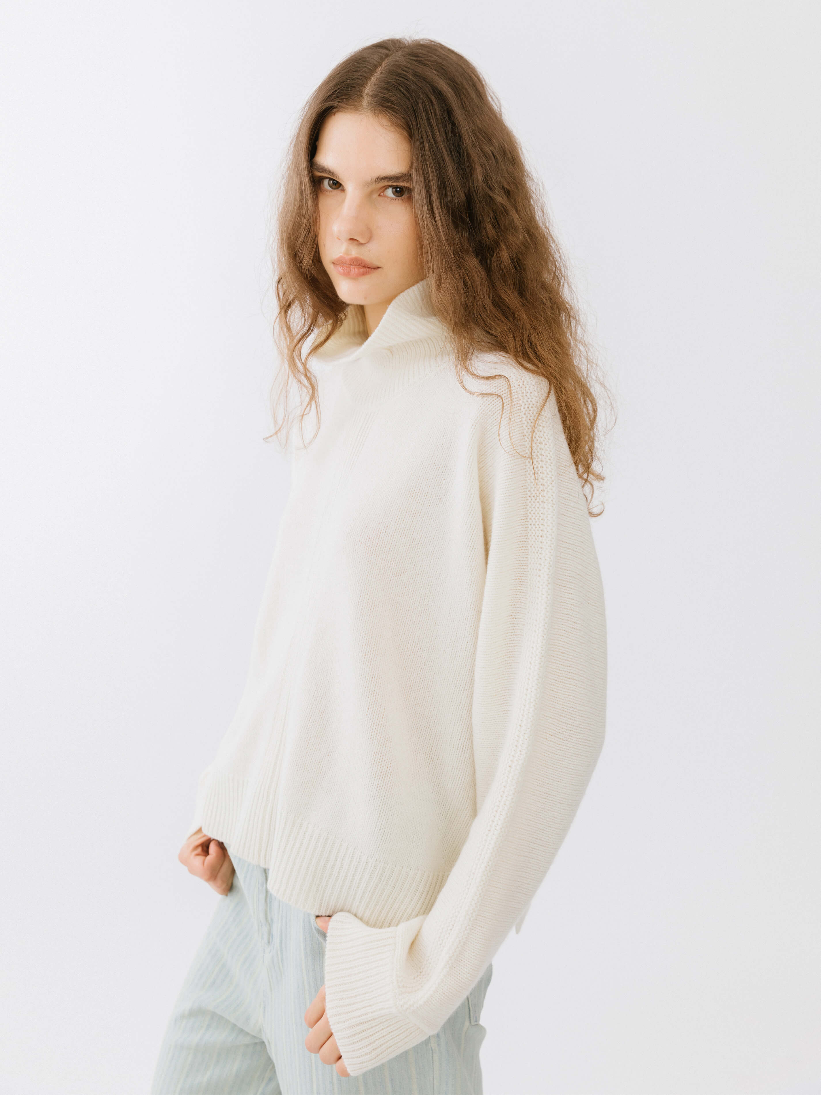 High Neck Sheep Wool Sweater - Image 10