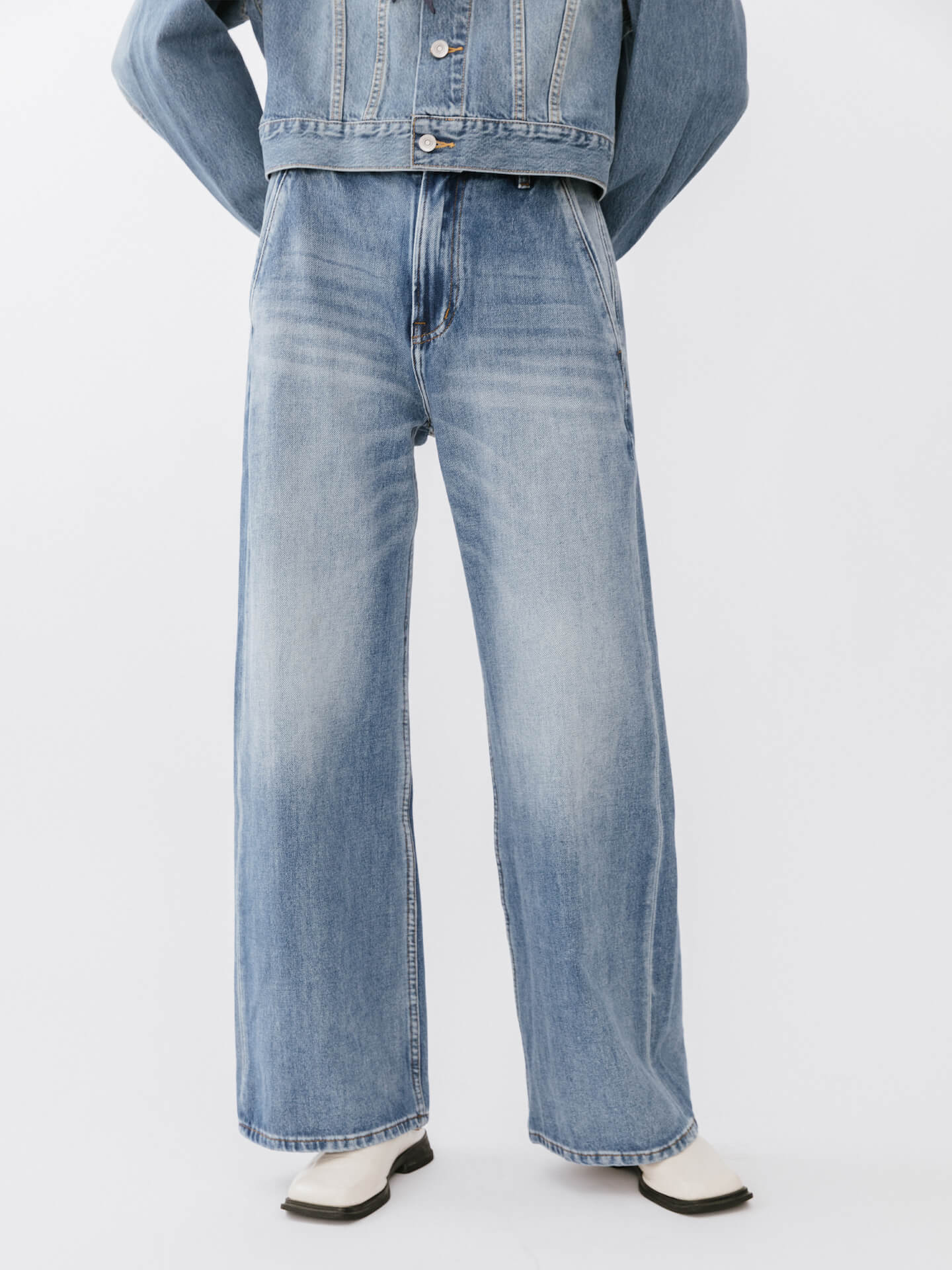 High Waisted Washed Out Boyfriend Jeans - Image 4