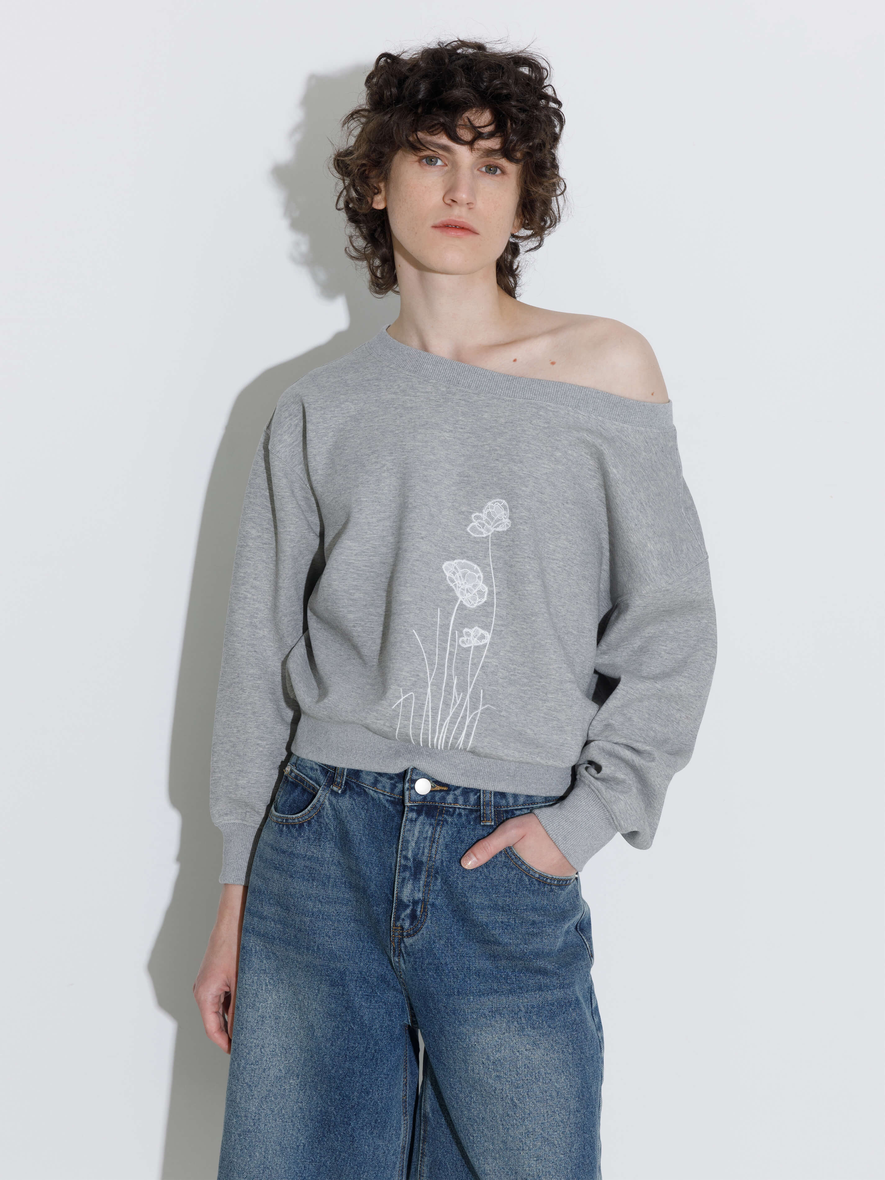 Lace Print Oversized Sweatshirt with Wide Neckline - Image 11