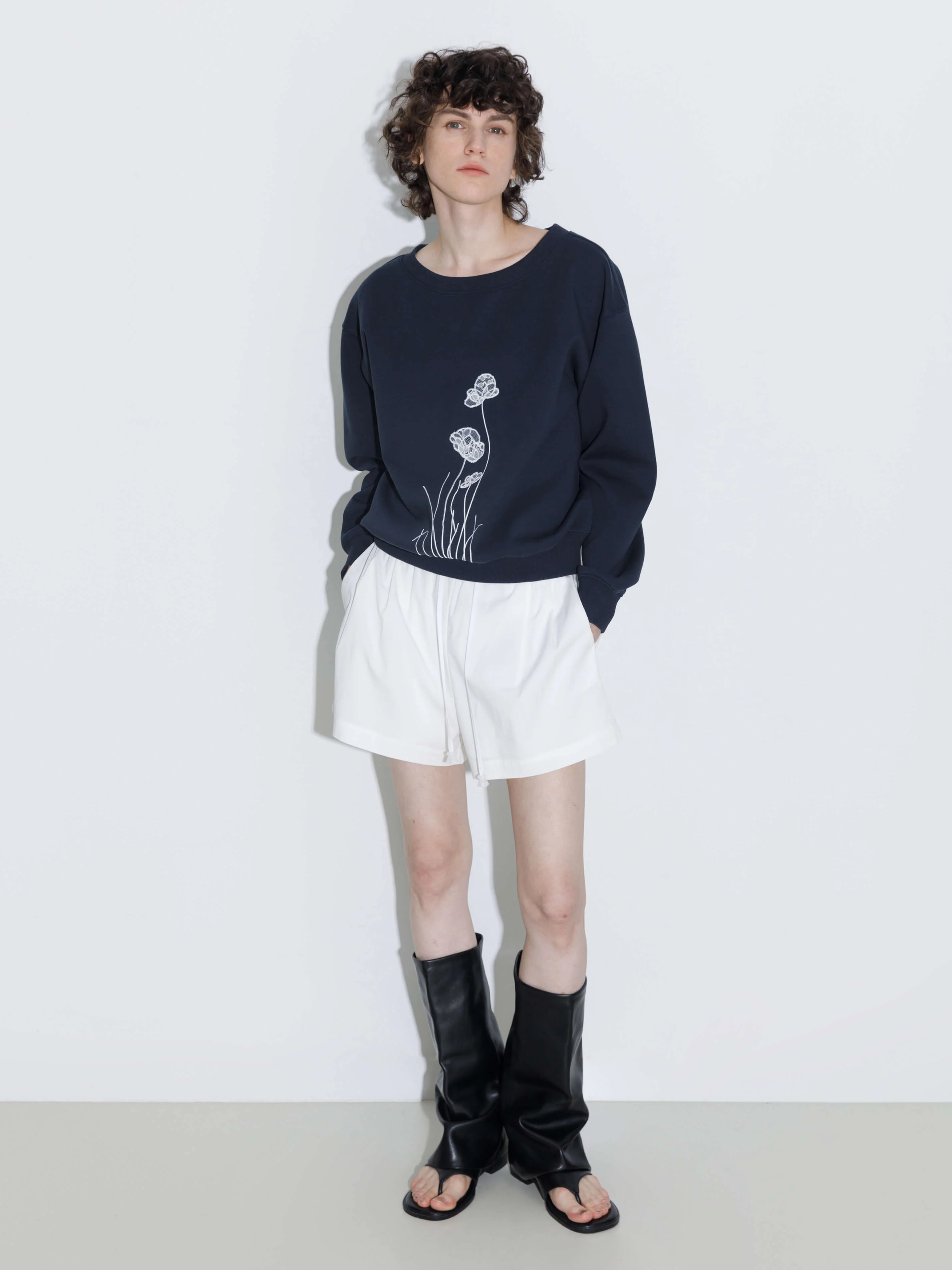 Lace Print Oversized Sweatshirt with Wide Neckline - Image 5