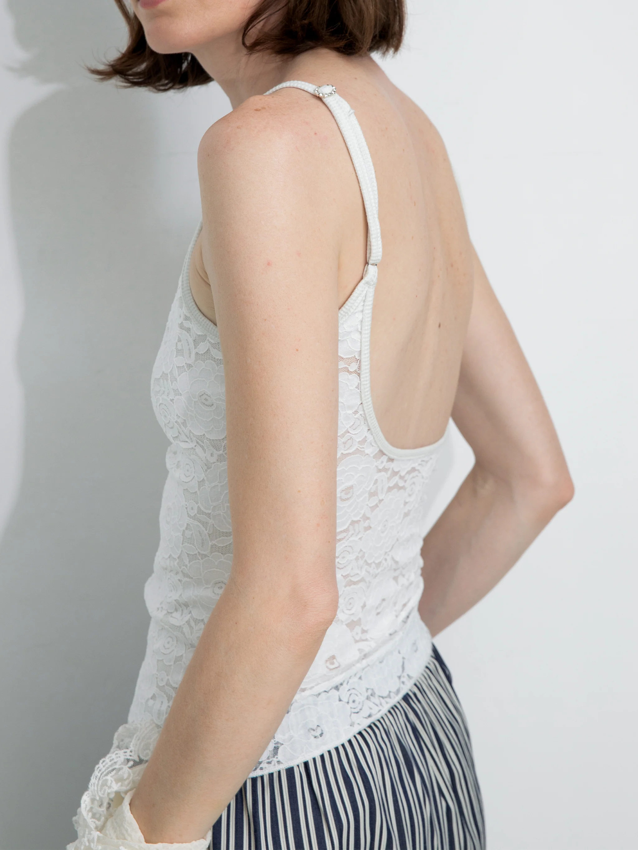 Lace Slim-Fit V-Neck Cami Top - Image 4