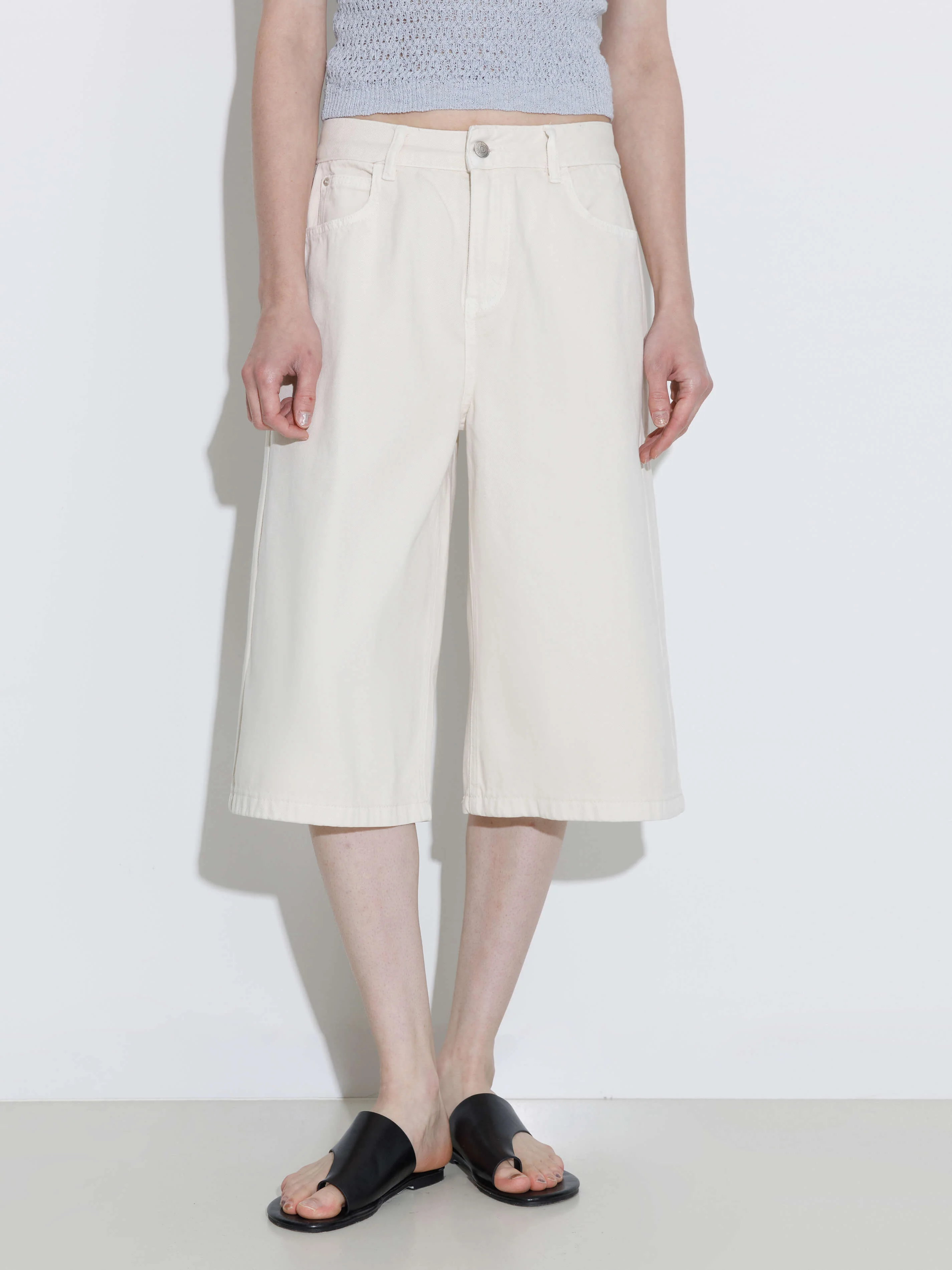 Loose Fit Knee-Length Denim Shorts - Image 11
