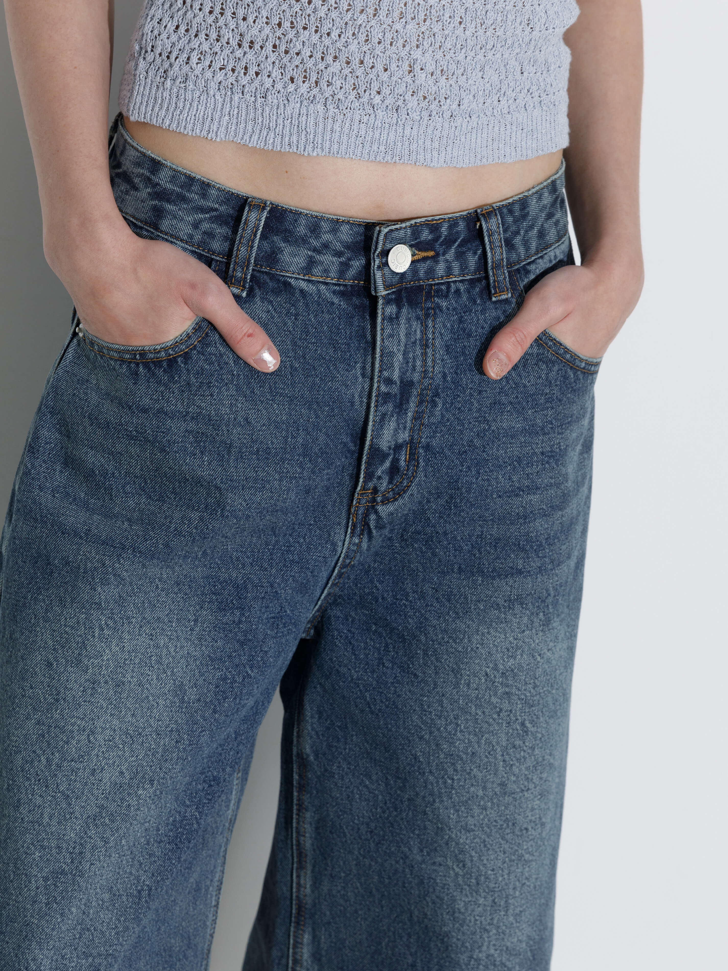 Loose Fit Knee-Length Denim Shorts - Image 3