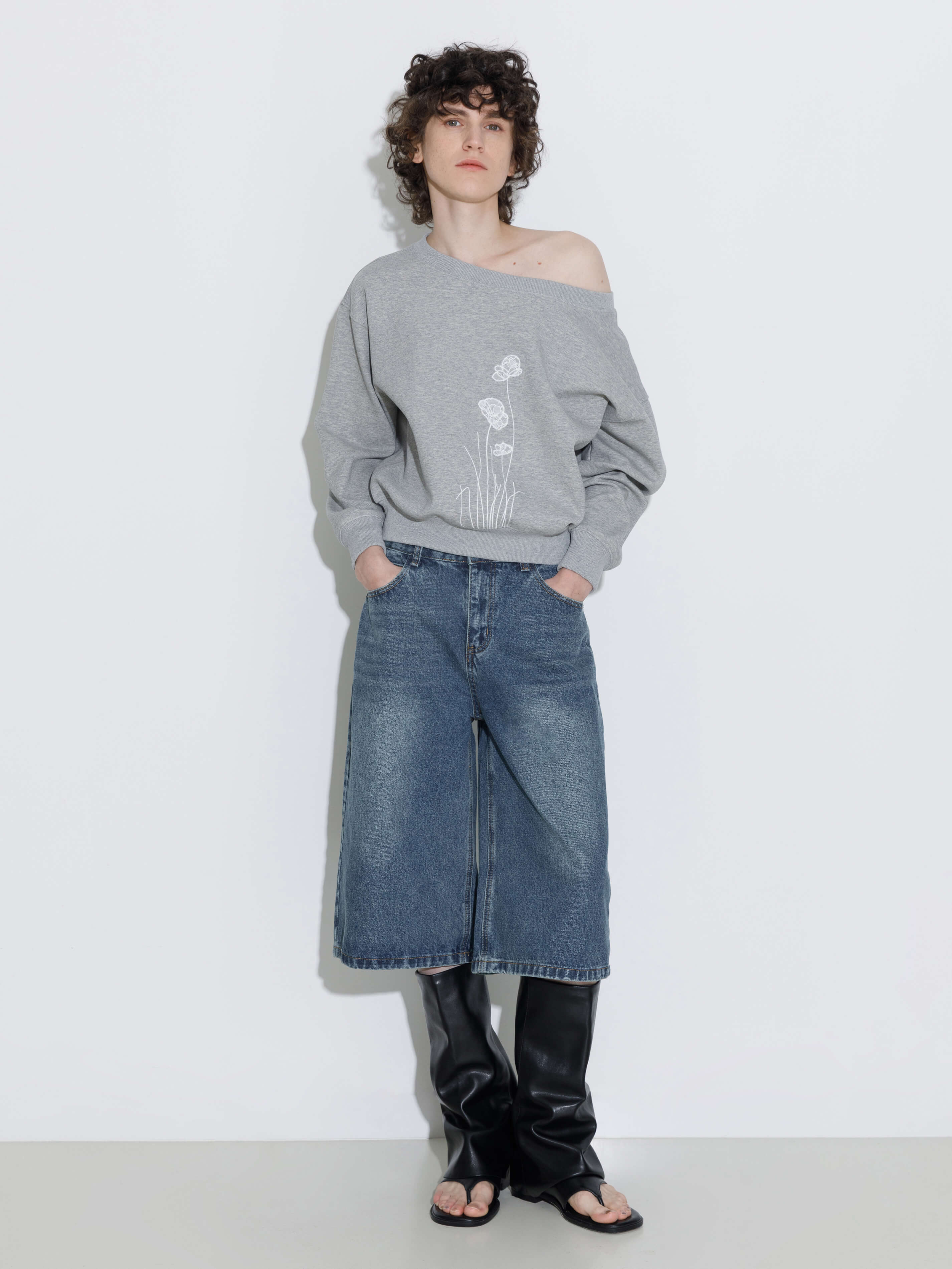 Loose Fit Knee-Length Denim Shorts - Image 4