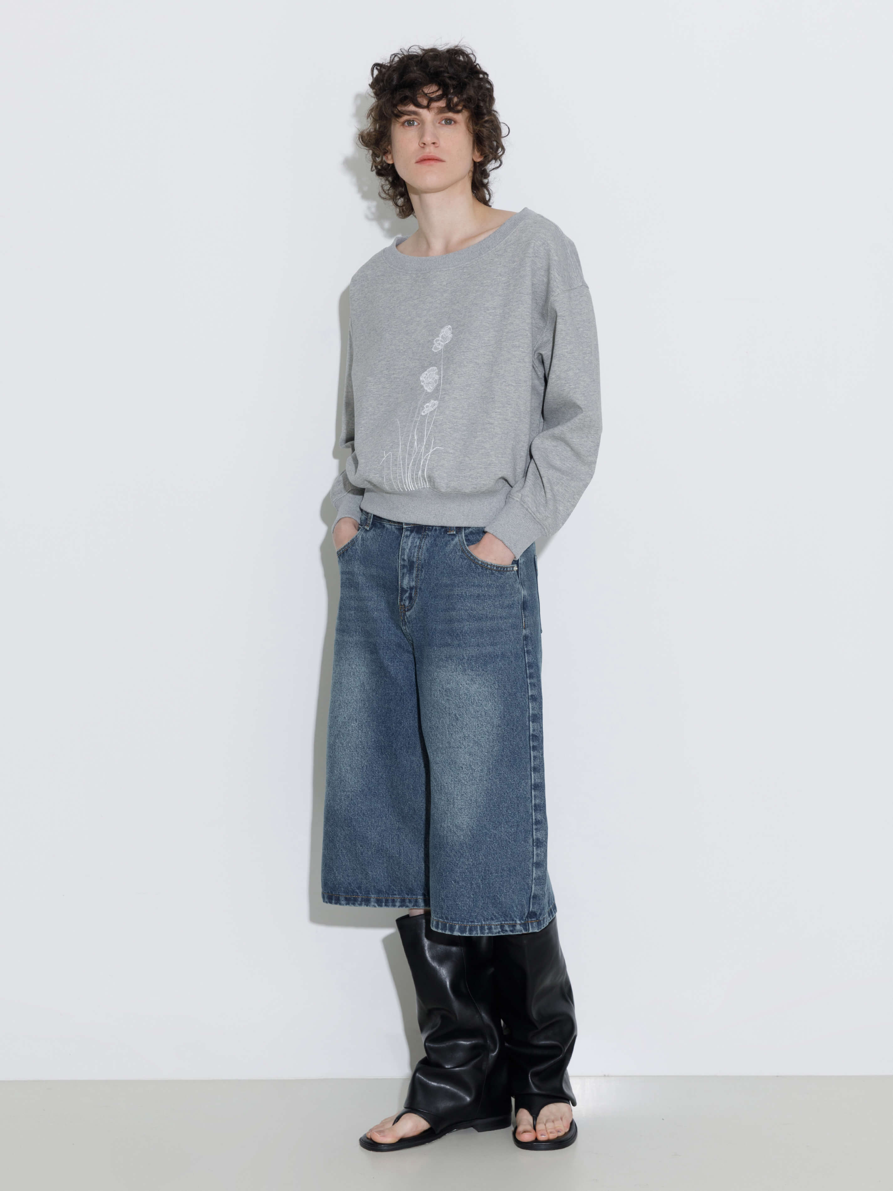 Loose Fit Knee-Length Denim Shorts - Image 5