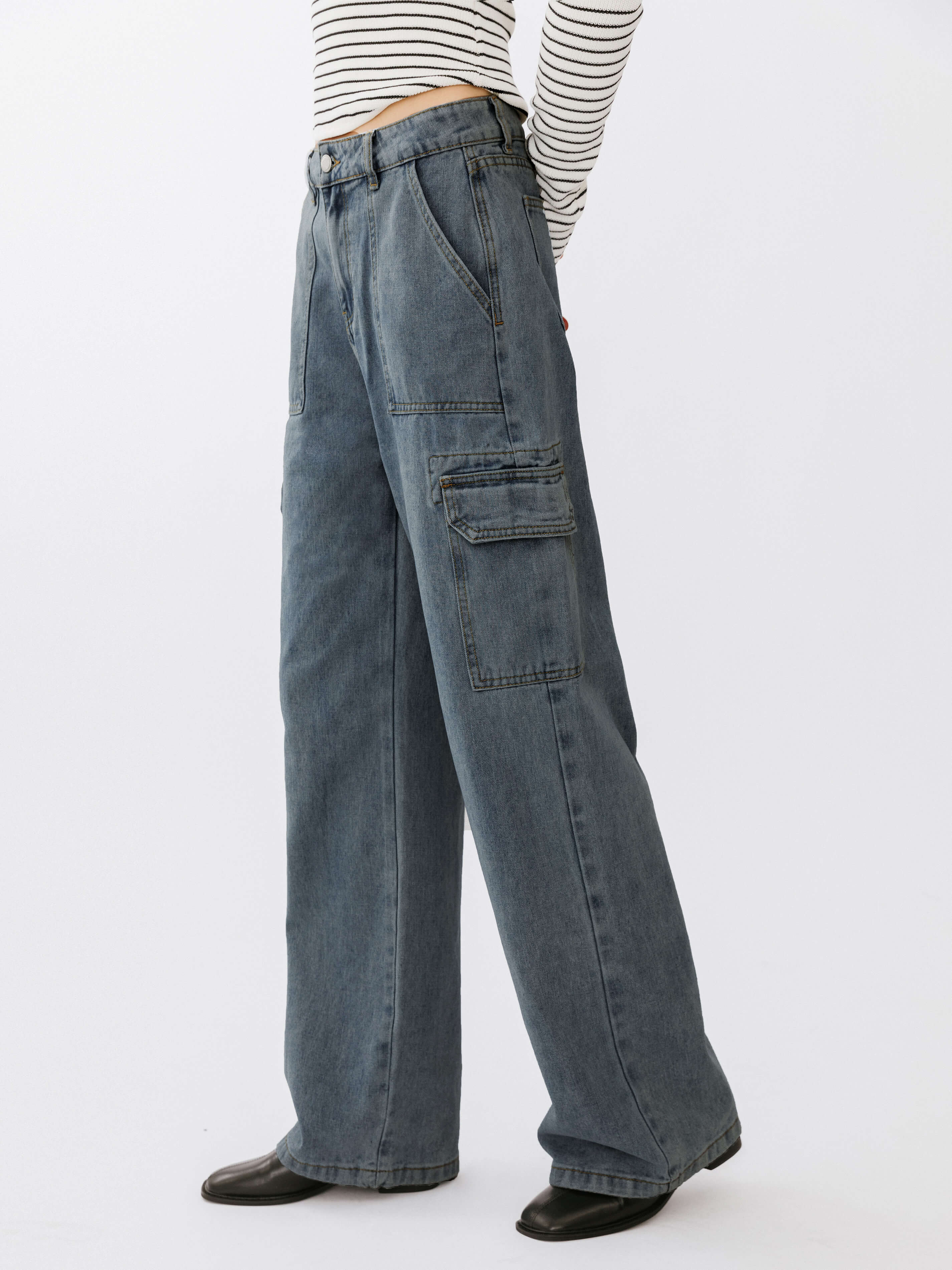 Low Waist Cargo Jeans - Image 10