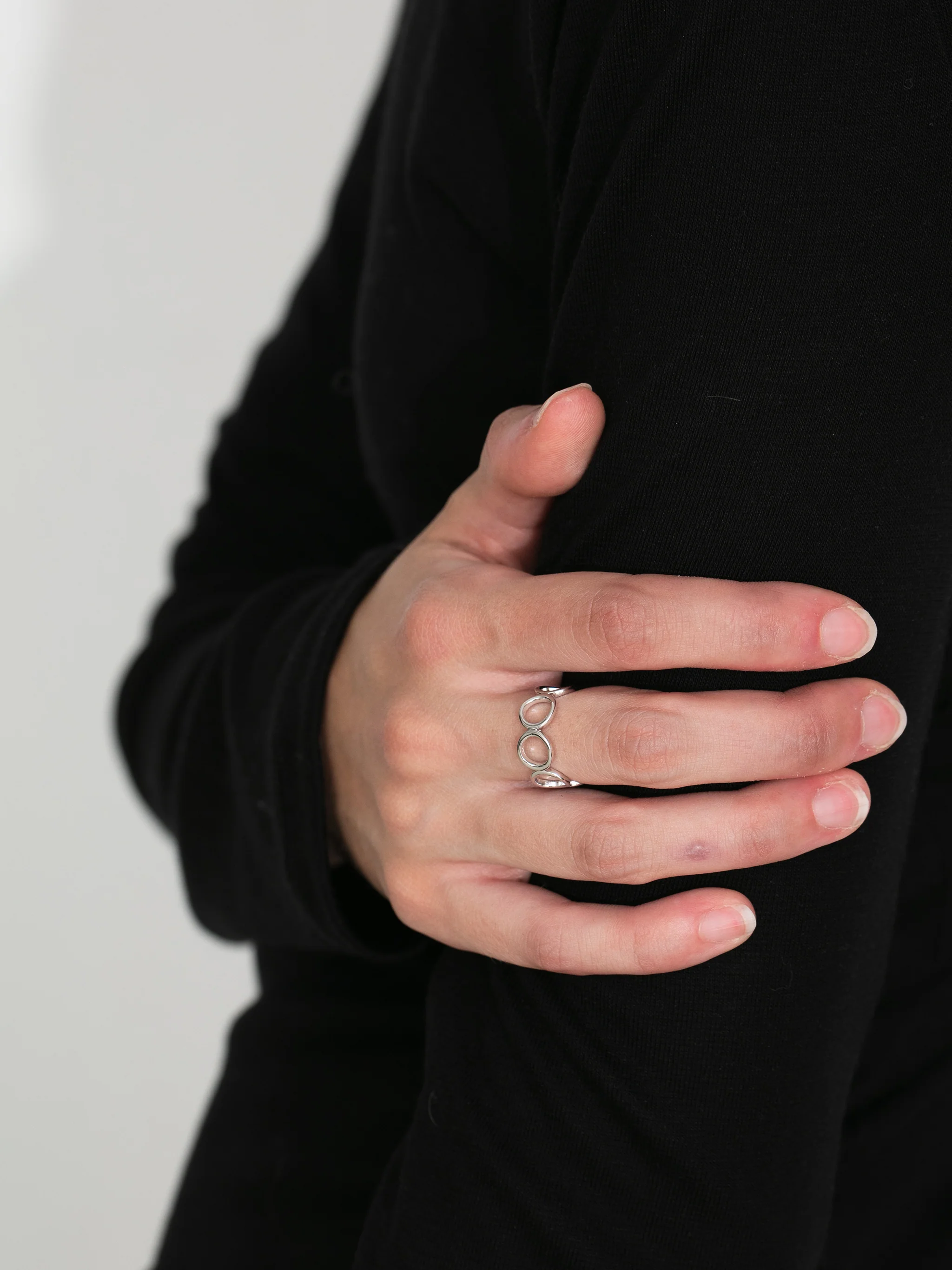 Minimalist Open Circle Ring - Image 4