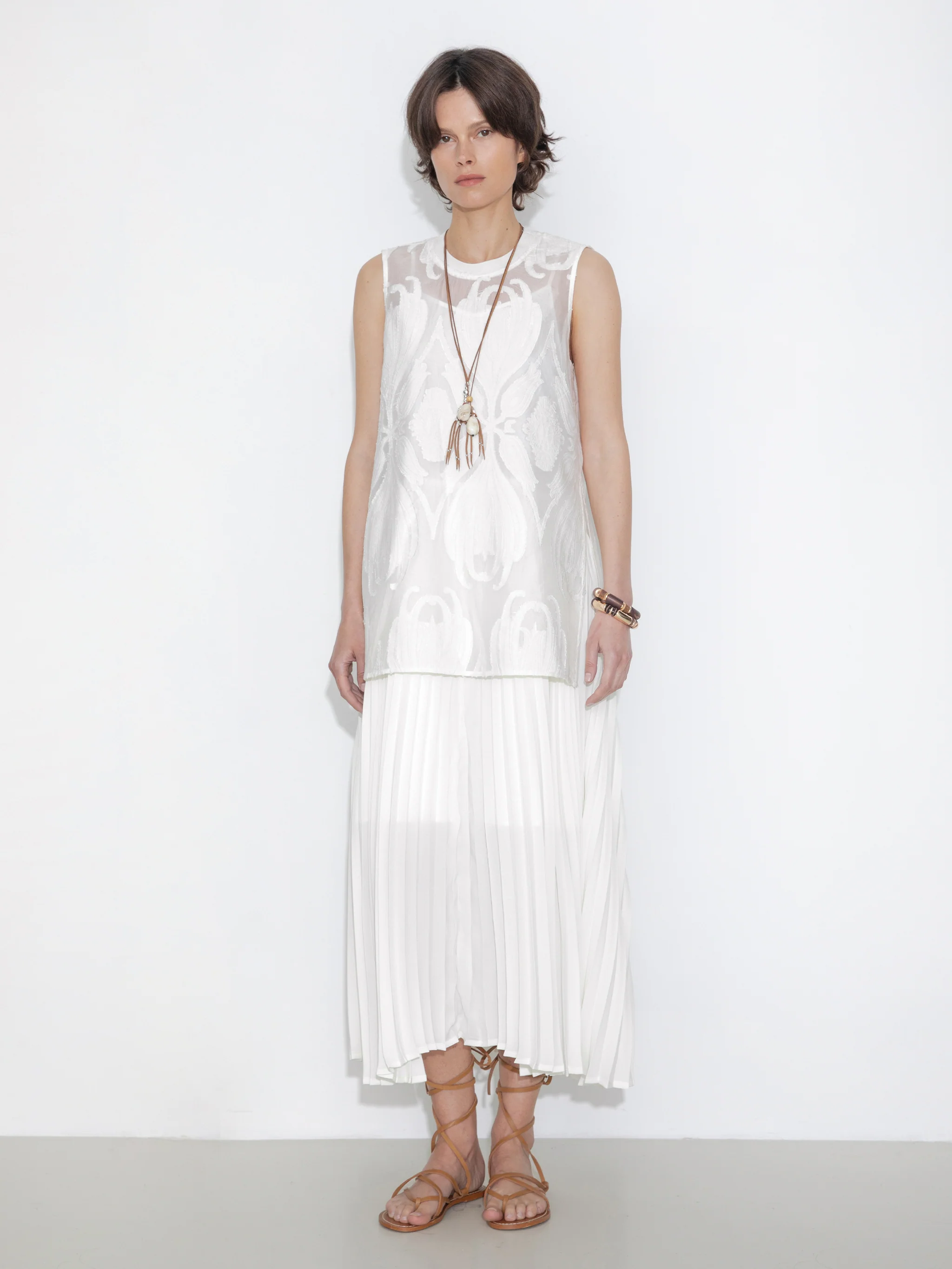 Sheer Patterned Sleeveless Pleated Skirt - Image 4