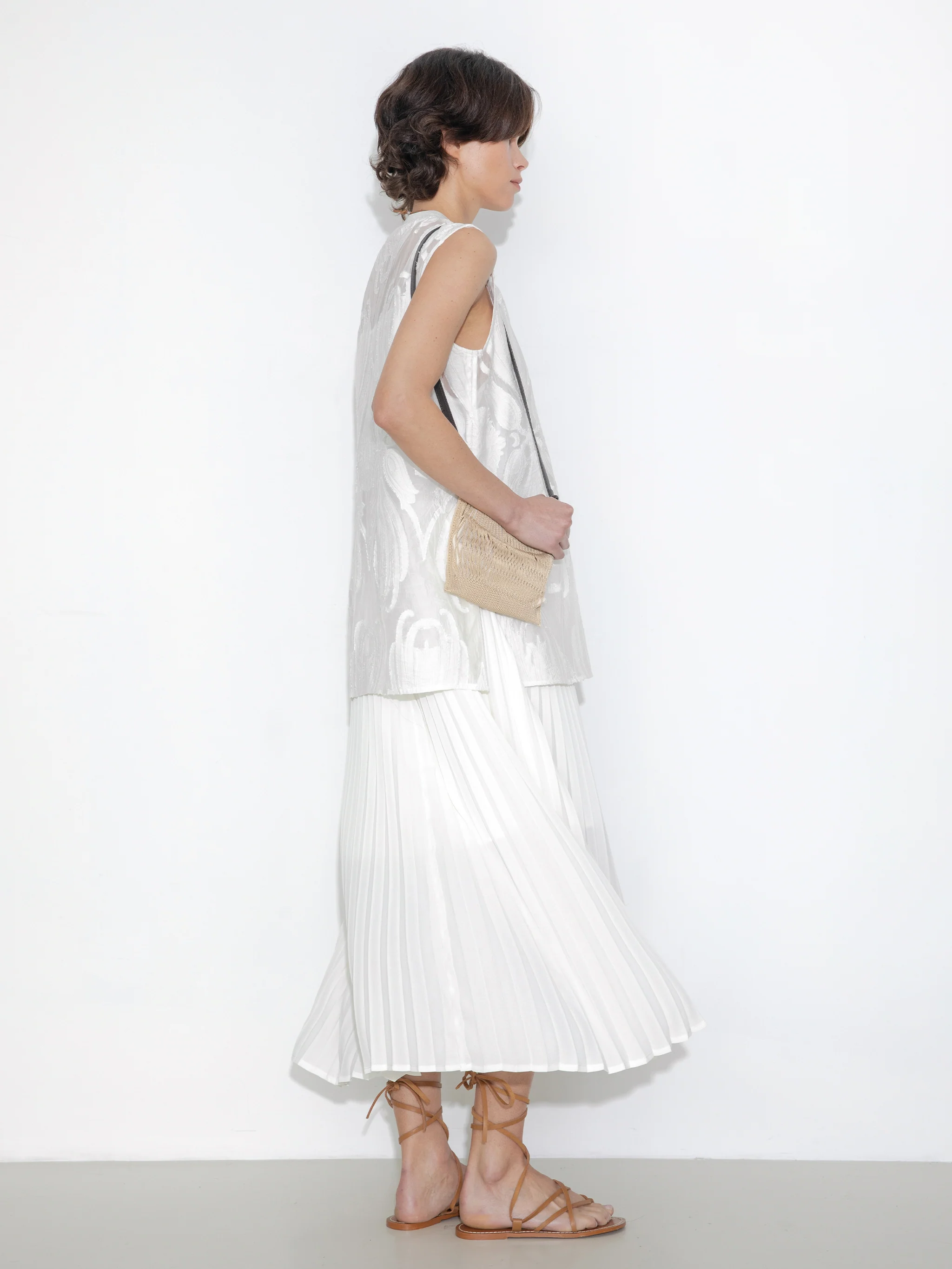 Sheer Patterned Sleeveless Pleated Skirt - Image 6