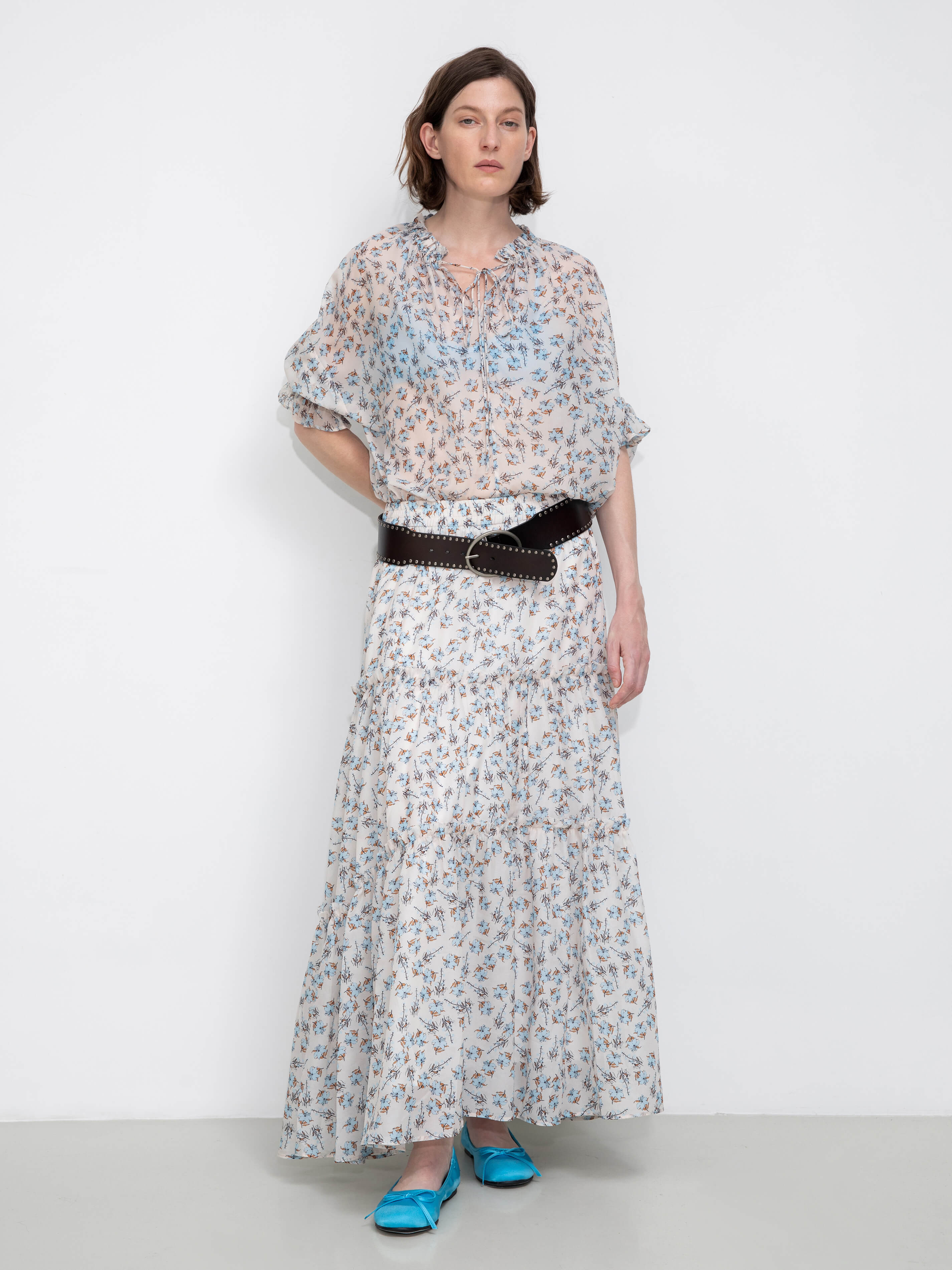V-Neck Flowy Floral Blouse - Image 4